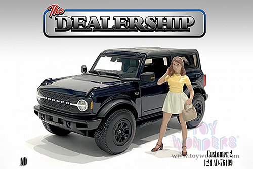 American Diorama Figurine - The Dealership - Customer II (1/24  scale, Yellow/Light Green) AD-76409