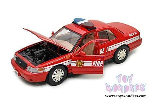 Motormax - Ford Crown Victoria Fire Chief (2007, 1/24 scale diecast model car, Red) 76458