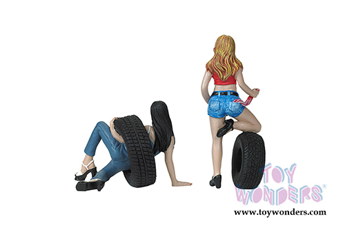 Motorhead Miniatures - Tire Brigade Val and Andie 2- piece Figurine Set (1/18 scale) 772