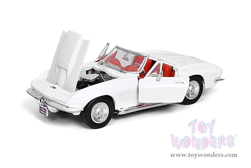 Showcasts® Collectibles - Chevrolet® Corvette® Convertible (1967, 1/24 scale diecast model car, White) 77224WR MAP: $22.99