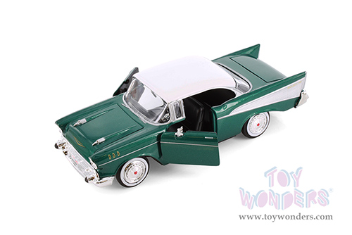 Showcasts® Collectibles - Chevy Bel Air Hardtop (1957, 1/24 scale diecast model car, Green) 77228GD MAP: $19.99