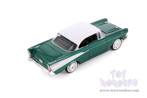 Showcasts® Collectibles - Chevy Bel Air Hardtop (1957, 1/24 scale diecast model car, Green) 77228GD MAP: $19.99