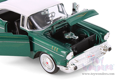 Showcasts® Collectibles - Chevy Bel Air Hardtop (1957, 1/24 scale diecast model car, Green) 77228GD MAP: $19.99