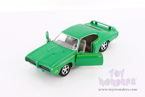 Showcasts® Collectibles - Pontiac® GTO™ Judge™ Hardtop (1969, 1/24 scale diecast model car, Asstd.) 77242D MAP: $19.99