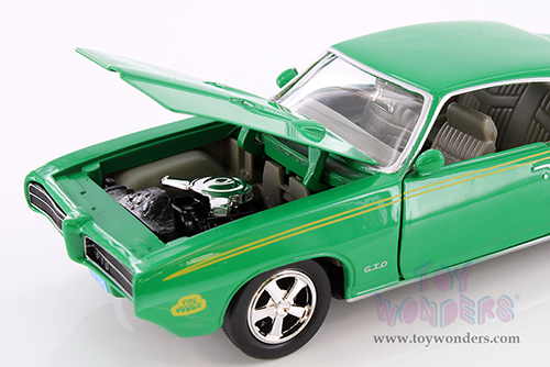 Showcasts® Collectibles - Pontiac® GTO™ Judge™ Hardtop (1969, 1/24 scale diecast model car, Asstd.) 77242D MAP: $19.99