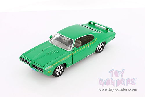 Showcasts® Collectibles - Pontiac® GTO™ Judge™ Hardtop (1969, 1/24 scale diecast model car, Asstd.) 77242D MAP: $19.99