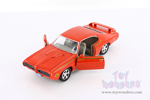 Showcasts® Collectibles - Pontiac® GTO™ Judge™ Hardtop (1969, 1/24 scale diecast model car, Asstd.) 77242D MAP: $19.99