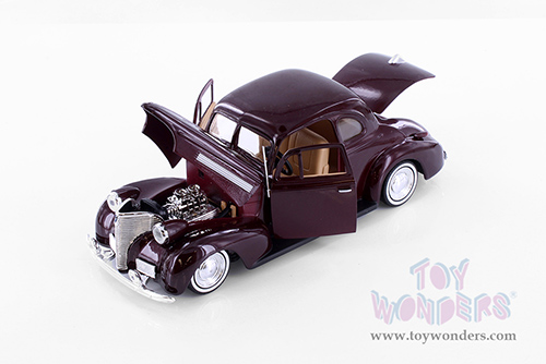 Showcasts® Collectibles - Chevrolet® Coupe (1939, 1/24 scale diecast model car, Burgundy) 77247BG MAP: $22.99