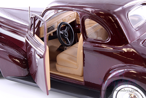Showcasts® Collectibles - Chevrolet® Coupe Hardtop (1939, 1/24 scale die cast model car, Burgundy) 77247BGD MAP: $19.99