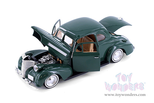 Showcasts® Collectibles - Chevrolet® Coupe (1939, 1/24 scale diecast model car, Green) 77247GN MAP: $22.99