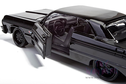 Showcasts® Collectibles - Chevrolet® Impala™ Hardtop (1964, 1/24 scale diecast model car, Black) 77259BK MAP: $22.99