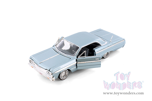 Showcasts® Collectibles - Chevrolet® Impala™ Hardtop (1964, 1/24 scale diecast model car, Blue) 77259BU MAP: $22.99