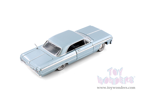 Showcasts® Collectibles - Chevrolet® Impala™ Hardtop (1964, 1/24 scale diecast model car, Blue) 77259BU MAP: $22.99