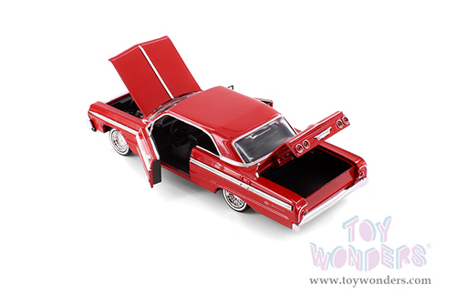 Showcasts® Collectibles - Chevy Impala Hardtop (1964, 1/24 scale diecast model car,  Asstd.) 77259D MAP: $19.99