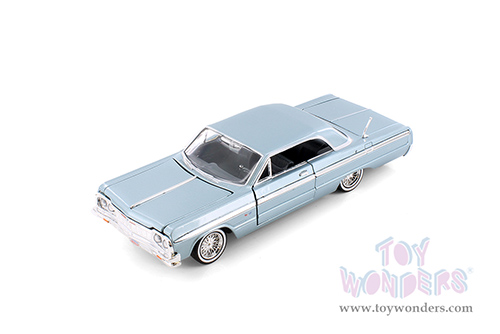 Showcasts® Collectibles - Chevy Impala Hardtop (1964, 1/24 scale diecast model car,  Asstd.) 77259D MAP: $19.99