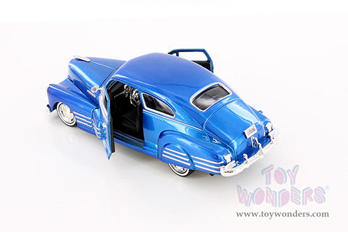 Showcasts® Collectibles - Chevy® Aerosedan Fleetline Hard Top (1948, 1/24 scale diecast model car, Blue) 77266BUD MAP: $19.99