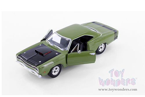 Showcasts® Collectibles - Dodge Coronet Super Bee Hardtop (1969, 1/24 scale diecast model car, Asstd.) 77315D MAP: $19.99