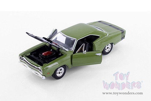 Showcasts® Collectibles - Dodge Coronet Super Bee Hardtop (1969, 1/24 scale diecast model car, Asstd.) 77315D MAP: $19.99