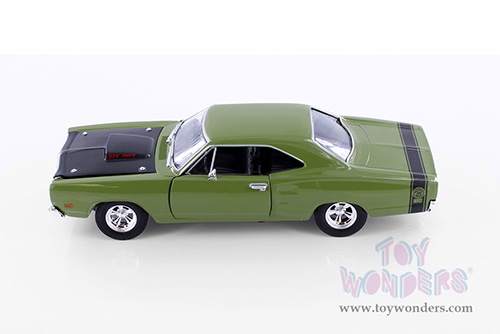 Showcasts® Collectibles - Dodge Coronet Super Bee Hardtop (1969, 1/24 scale diecast model car, Asstd.) 77315D MAP: $19.99