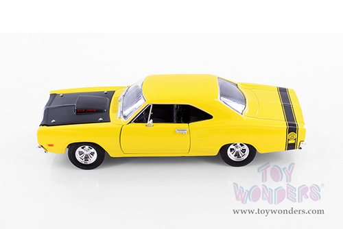 Showcasts® Collectibles - Dodge Coronet Super Bee Hardtop (1969, 1/24 scale diecast model car, Asstd.) 77315D MAP: $19.99