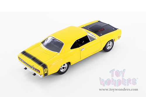 Showcasts® Collectibles - Dodge Coronet Super Bee Hardtop (1969, 1/24 scale diecast model car, Asstd.) 77315D MAP: $19.99