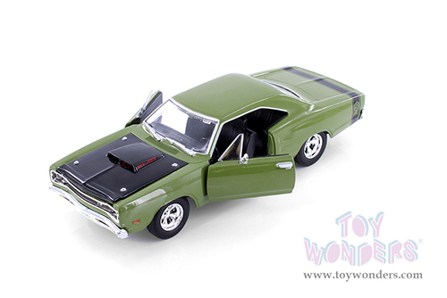 Showcasts® Collectibles - Dodge Coronet Super Bee Hardtop (1969, 1/24 scale diecast model car, Green) 77315GN MAP: $22.99
