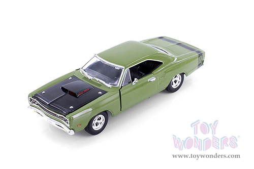 Showcasts® Collectibles - Dodge Coronet Super Bee Hardtop (1969, 1/24 scale diecast model car, Green) 77315GN MAP: $22.99