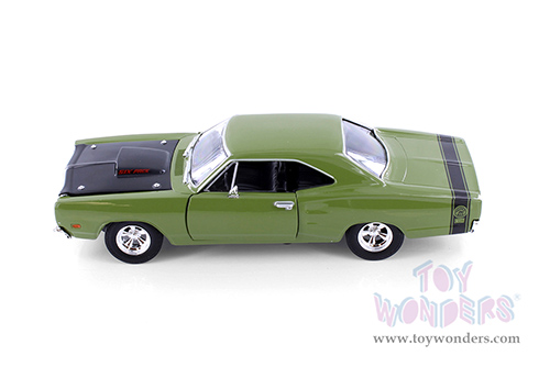 Showcasts® Collectibles - Dodge Coronet Super Bee Hardtop (1969, 1/24 scale diecast model car, Green) 77315GN MAP: $22.99