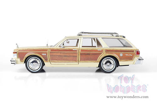 Showcasts® Collectibles - Chrysler LeBaron Town & Country Wagon (1979, 1/24 scale diecast model car, Cream) 77331CM MAP: $22.99