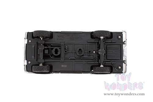 Showcasts® Collectibles - Ford Bronco (open top) (1978, 1/24 scale diecast model car, Asstd.) 77374D MAP: $19.99