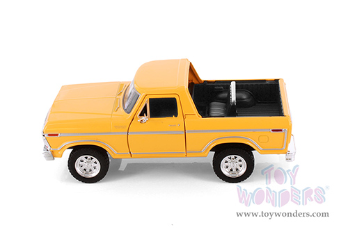 Showcasts® Collectibles - Ford Bronco (open top) (1978, 1/24 scale diecast model car, Asstd.) 77374D MAP: $19.99