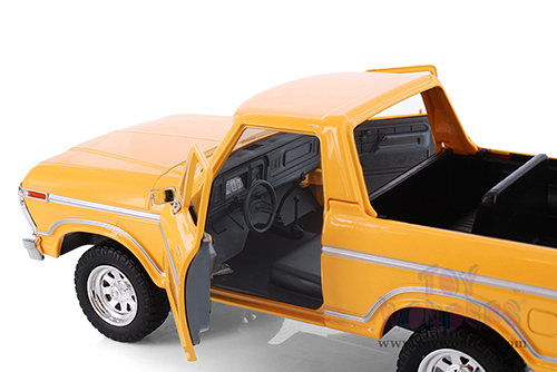 Showcasts® Collectibles - Ford Bronco (open top) (1978, 1/24 scale diecast model car, Asstd.) 77374D MAP: $19.99