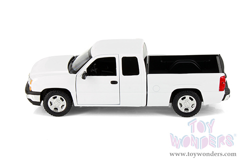 Showcasts® Collectibles - Chevy® Silverado™ 1500 Double Cab Truck (2006, 1/25 scale diecast model car, Asstd.) 77393D MAP: $19.99