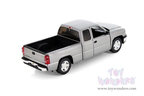 Showcasts® Collectibles - Chevy® Silverado™ 1500 Double Cab Truck (2006, 1/25 scale diecast model car, Asstd.) 77393D MAP: $19.99