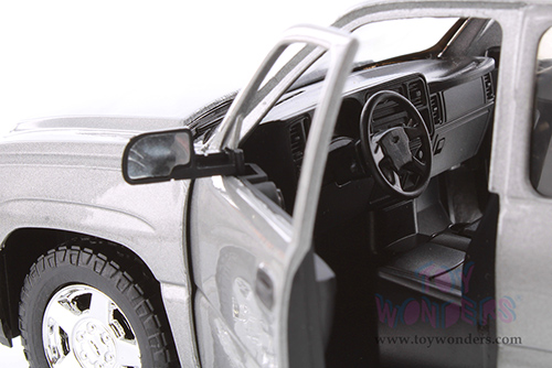 Showcasts® Collectibles - Chevy® Silverado™ 1500 Double Cab Truck (2006, 1/25 scale diecast model car, Asstd.) 77393D MAP: $19.99