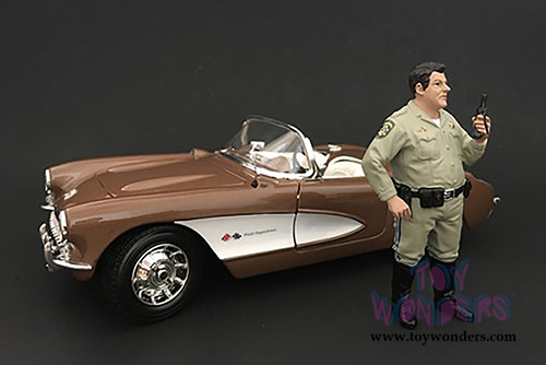 American Diorama Figurine - Highway Patrol | Talking on Radio (1/18 scale, Beige) 77466
