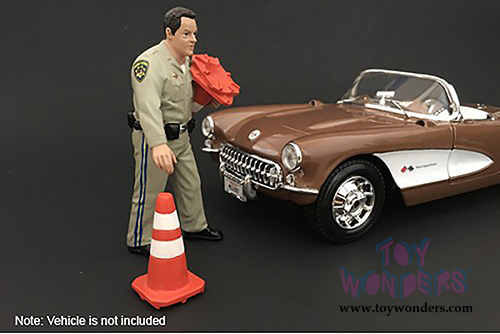 American Diorama Figurine - Highway Patrol | Collecting Traffic Cones (1/24 scale, Beige) 77514