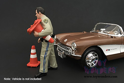 American Diorama Figurine - Highway Patrol | Collecting Traffic Cones (1/24 scale, Beige) 77514