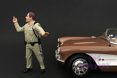 American Diorama Figurine - Highway Patrol | Directing Traffic (1/24 scale, Beige) 77515