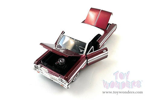 Motormax Get Low - Chevrolet&reg; Impala (1964, 1/24 scale diecast model car, Burgundy/White) 79021WLBG