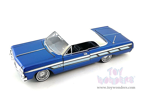 Motormax Get Low - Chevrolet® Impala (1964, 1/24 scale diecast model car, Blue/White) 79021WLBU