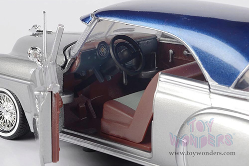 Motormax Get Low - Chevrolet® Bel Air® Lowrider (1950, 1/24 scale diecast model car, Silver/Blue Top) 79026WLSV