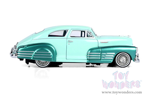 Motormax Get Low - Chevrolet® Aerosedan Fleetline Lowrider (1948, 1/24 scale diecast model car, Green) 79027WLGN