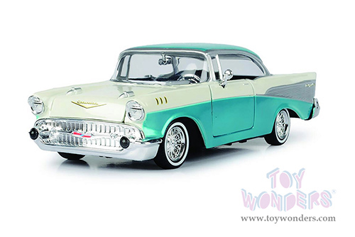 Motormax Get Low - Chevrolet&reg; Bel Air&reg; Lowrider (1957, 1/24 scale diecast model car, White/Turquoise) 79029WLTQ
