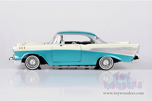 Motormax Get Low - Chevrolet&reg; Bel Air&reg; Lowrider (1957, 1/24 scale diecast model car, White/Turquoise) 79029WLTQ