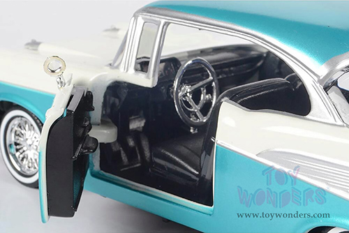 Motormax Get Low - Chevrolet&reg; Bel Air&reg; Lowrider (1957, 1/24 scale diecast model car, White/Turquoise) 79029WLTQ