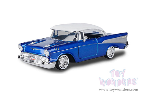 Motormax Get Low - Chevrolet® Bel Air® Lowrider (1957, 1/24 scale diecast model car, Blue/White) 79030