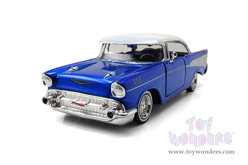 Motormax Get Low - Chevrolet® Bel Air® Lowrider (1957, 1/24 scale diecast model car, Blue/White) 79030