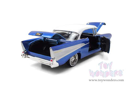 Motormax Get Low - Chevrolet® Bel Air® Lowrider (1957, 1/24 scale diecast model car, Blue/White) 79030