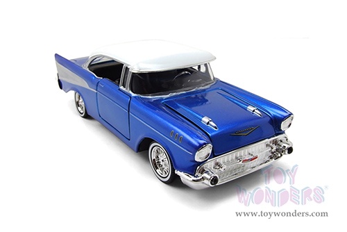 Motormax Get Low - Chevrolet® Bel Air® Lowrider (1957, 1/24 scale diecast model car, Blue/White) 79030
